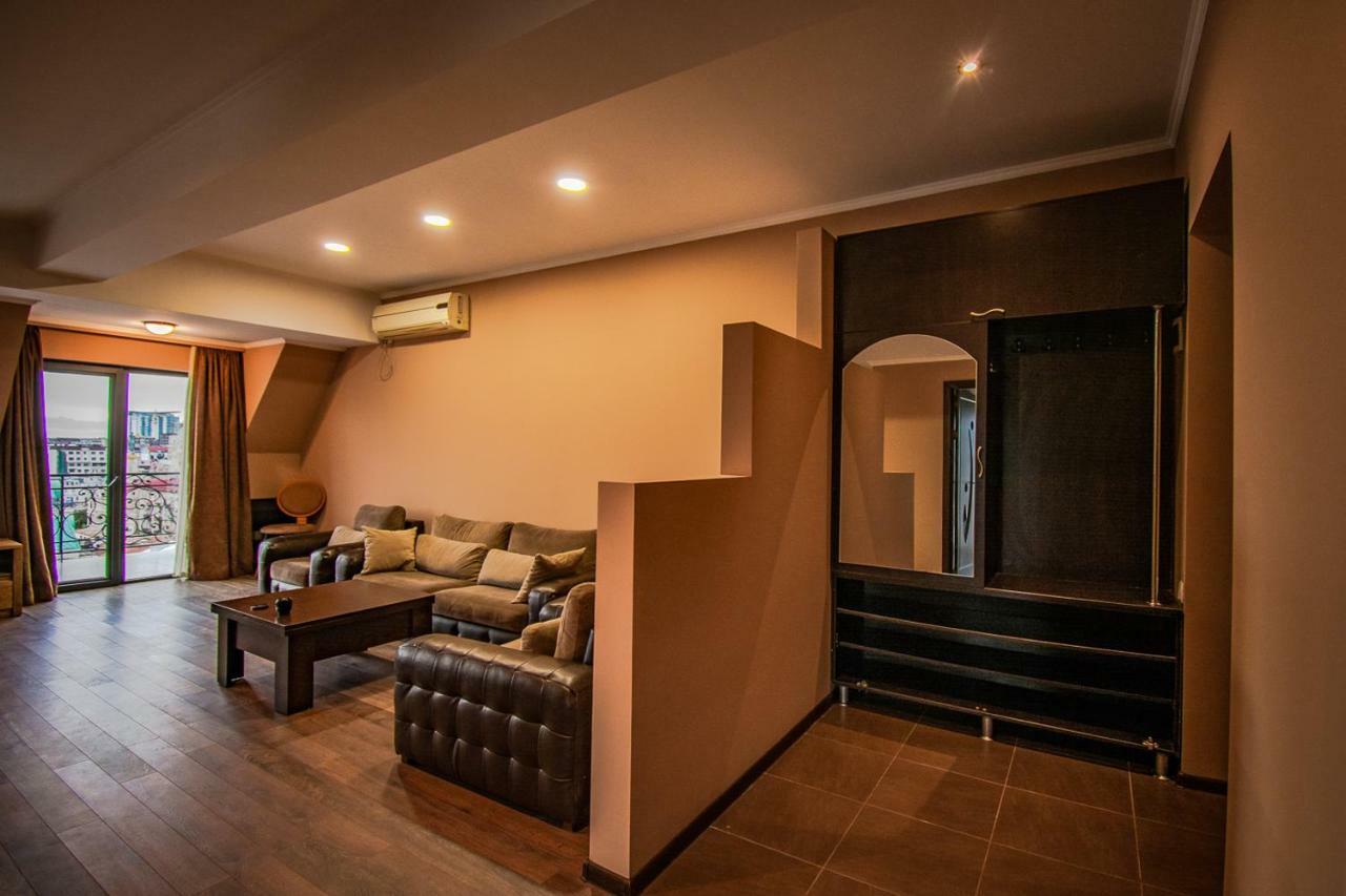 Daros Apartment Batumi Bagian luar foto