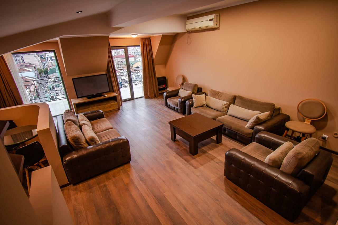 Daros Apartment Batumi Bagian luar foto