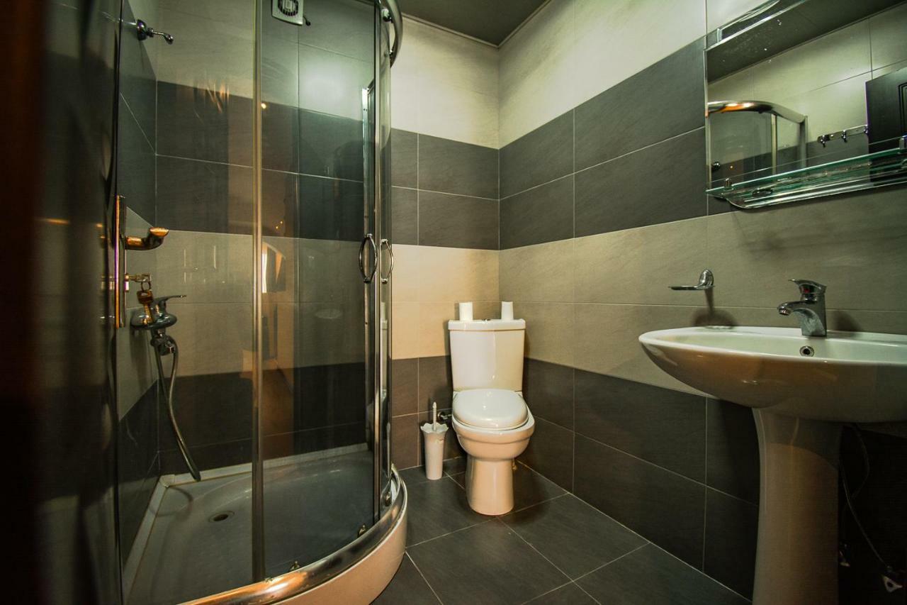 Daros Apartment Batumi Bagian luar foto