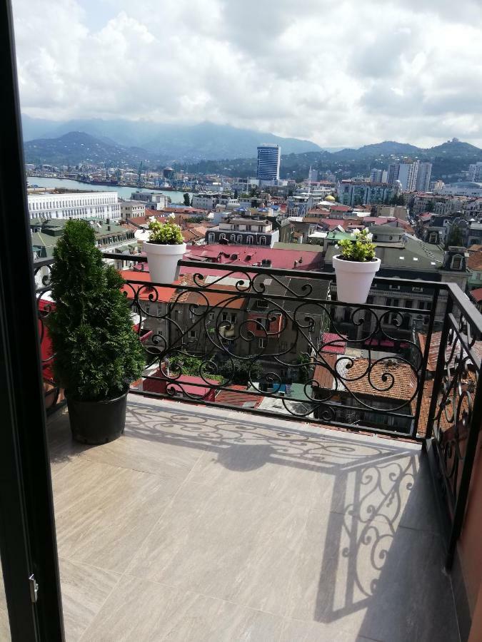Daros Apartment Batumi Bagian luar foto
